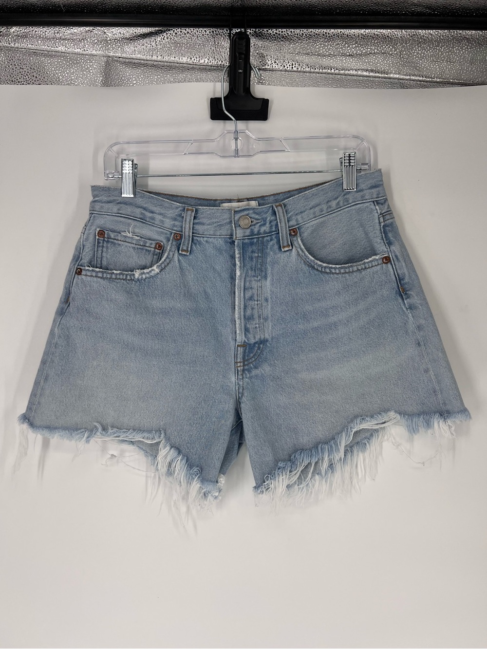 Agolde Parker Long Light Wash Distressed Frayed Hem Classic Denim Shorts 28